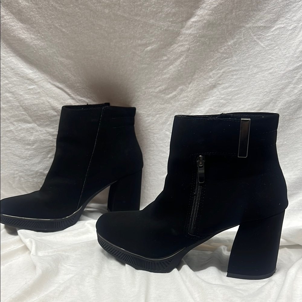 Black Seude Heeled Boots with Chunky Block Heel